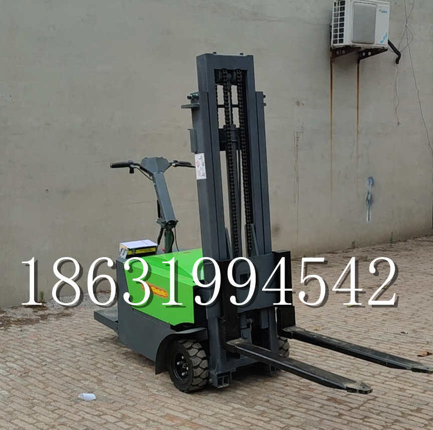 铁岭市优程全电动叉车插腿式堆高车液压装卸车1.5吨升高小型站驾式铲车